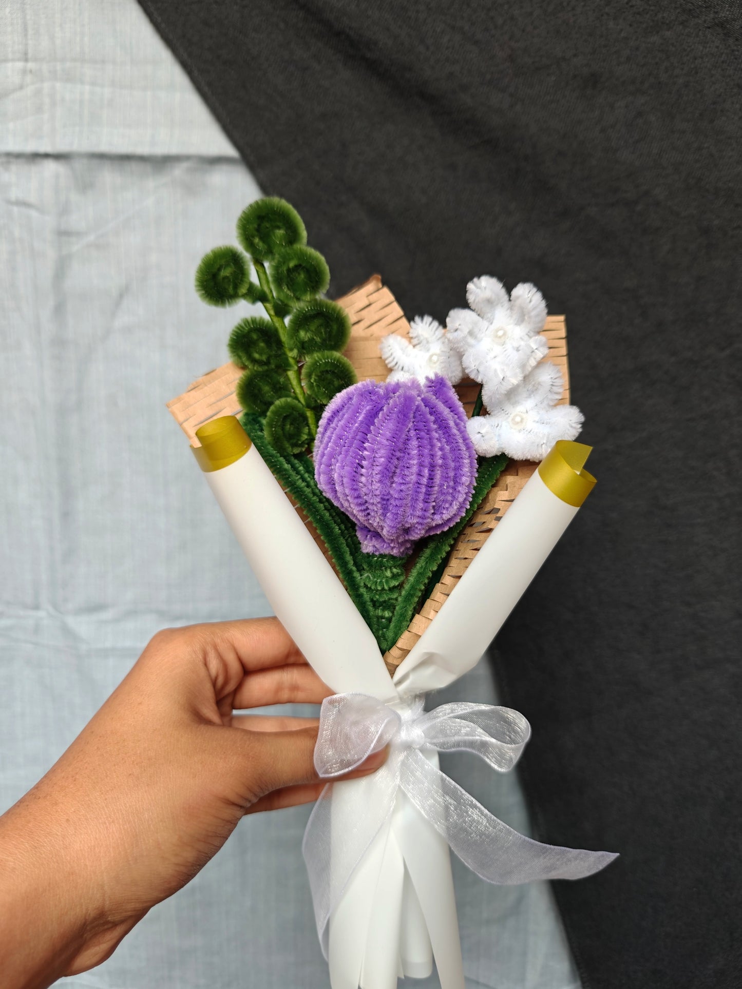 Tulip with forget me nots