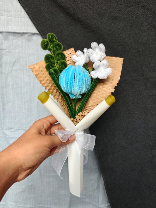 Tulip with forget me nots