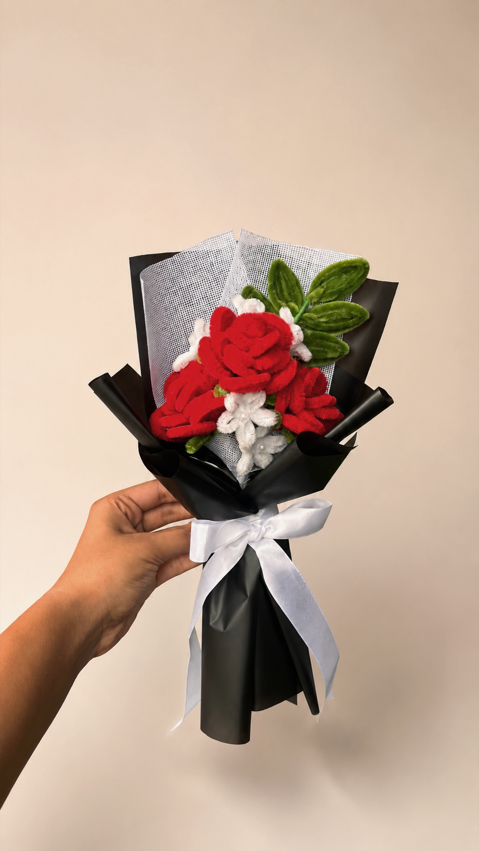 3 Roses & white bloom