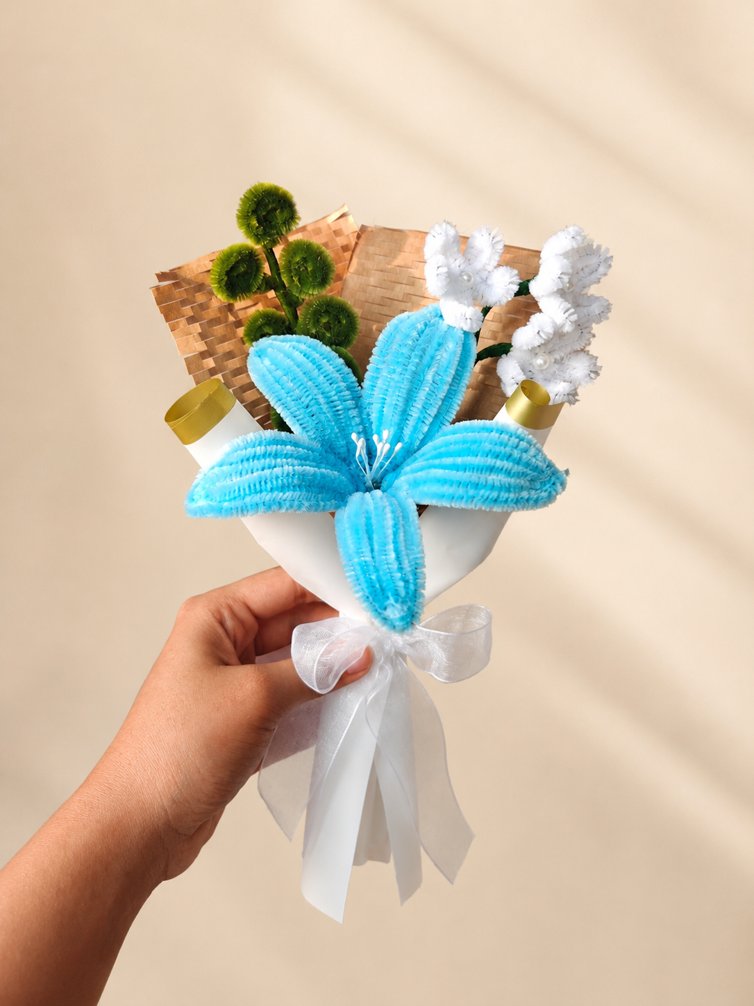 Lilly with forget me nots